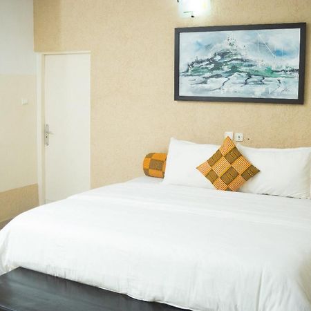 Hotel Seaside Ломе Екстериор снимка