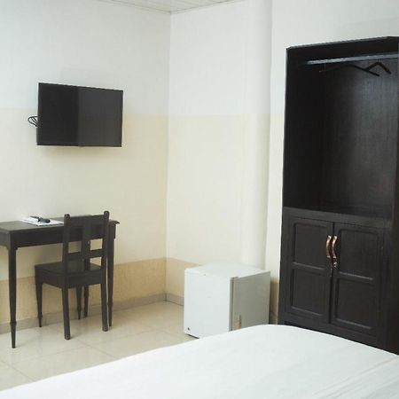 Hotel Seaside Ломе Екстериор снимка