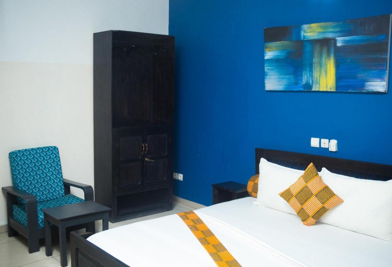 Hotel Seaside Ломе Екстериор снимка