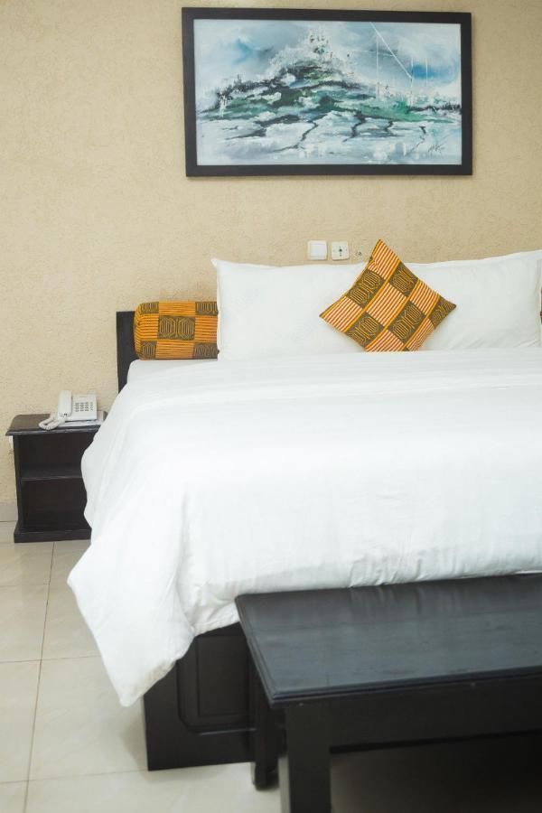 Hotel Seaside Ломе Екстериор снимка