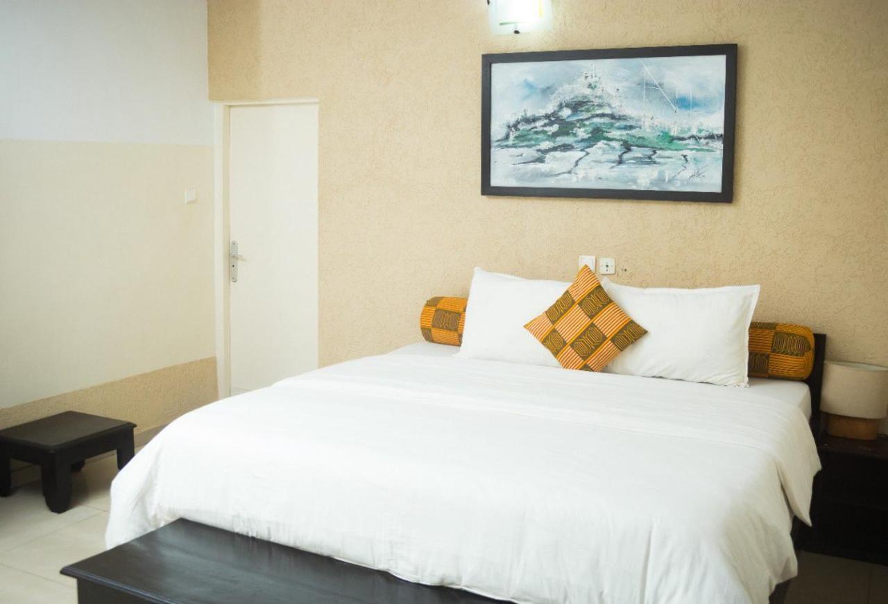 Hotel Seaside Ломе Екстериор снимка