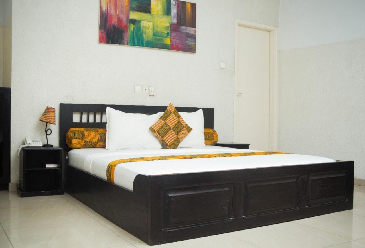 Hotel Seaside Ломе Екстериор снимка