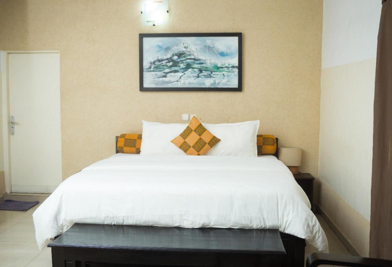 Hotel Seaside Ломе Екстериор снимка