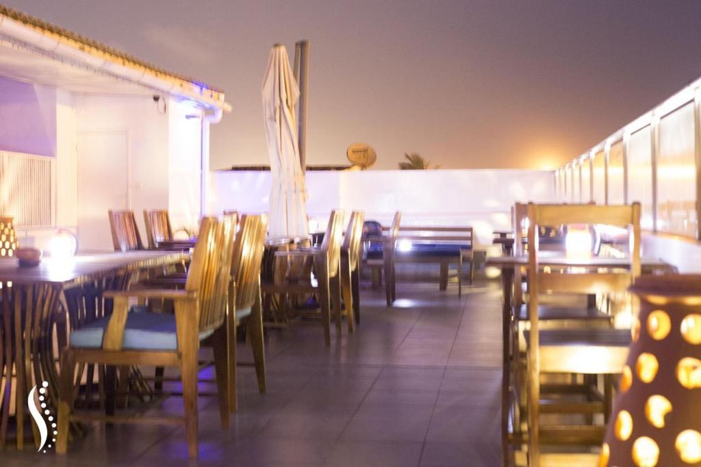 Hotel Seaside Ломе Екстериор снимка