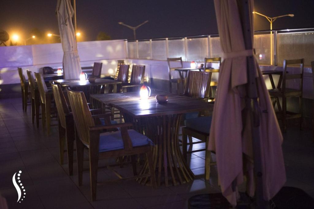 Hotel Seaside Ломе Екстериор снимка